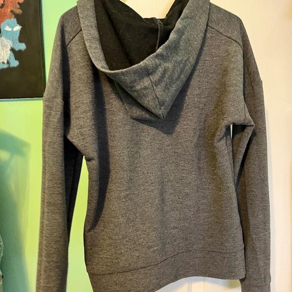 Grey dynamite semi crop hoodie - Picture 2 of 3